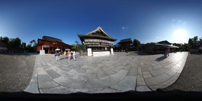 ザ・八坂の本殿前