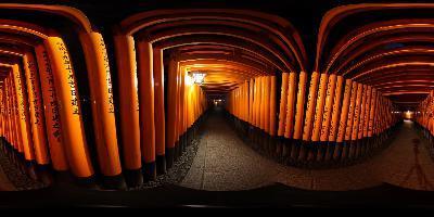 異世界に迷い込んだような風景。