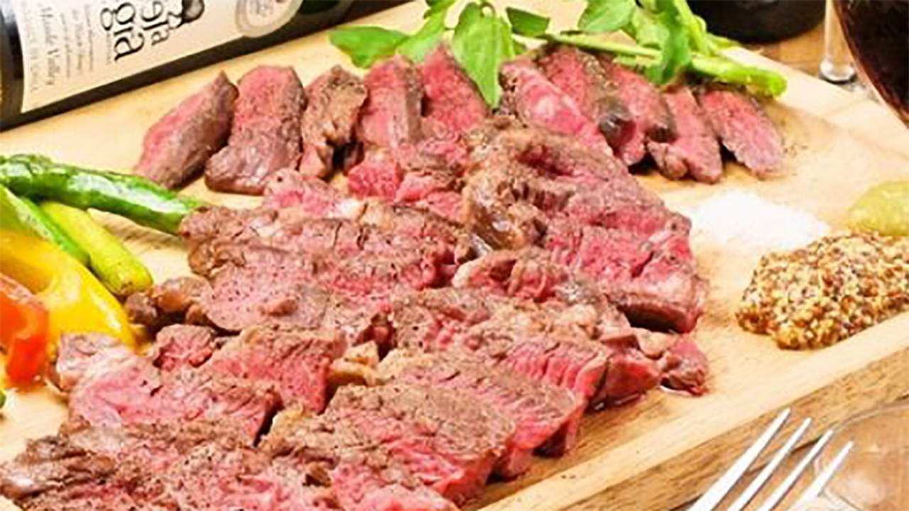 ワインと肉料理が自慢