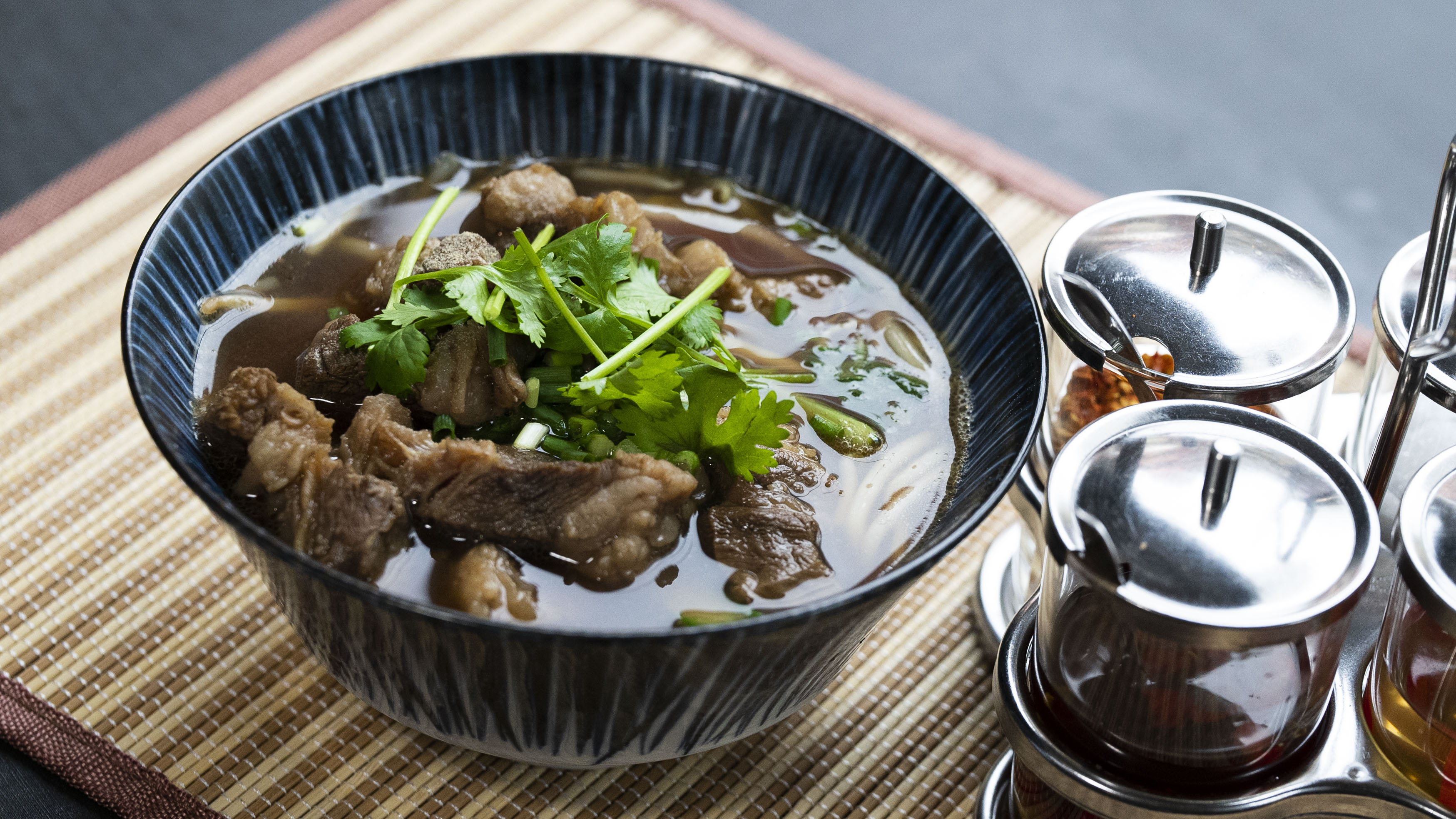 タイ風牛スジラーメン
