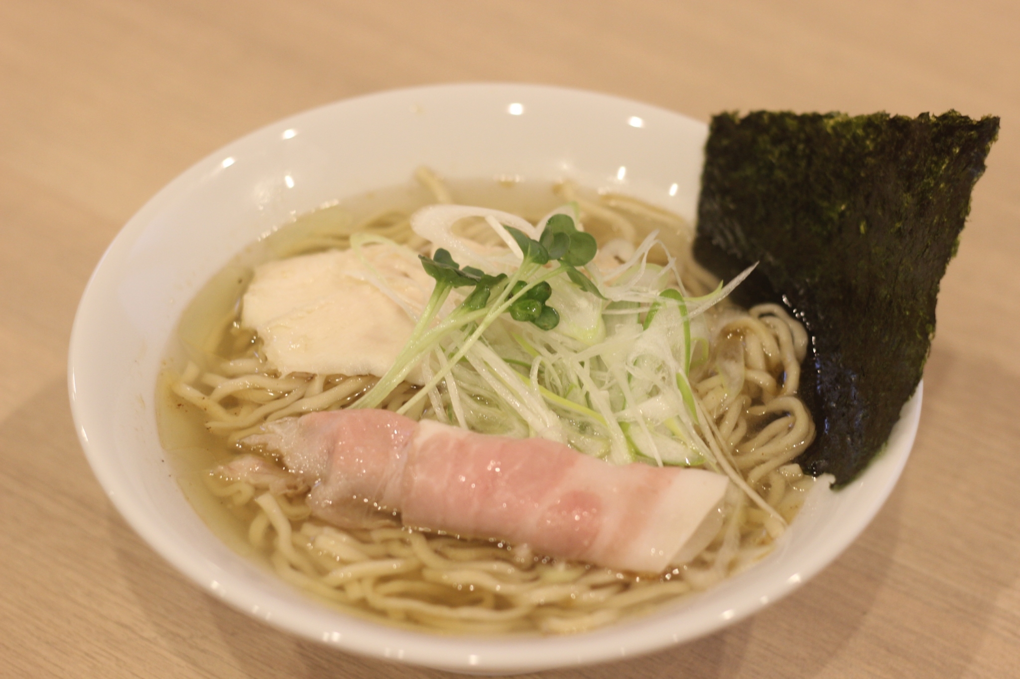 淡麗中華そば　塩（手もみ麺）950円